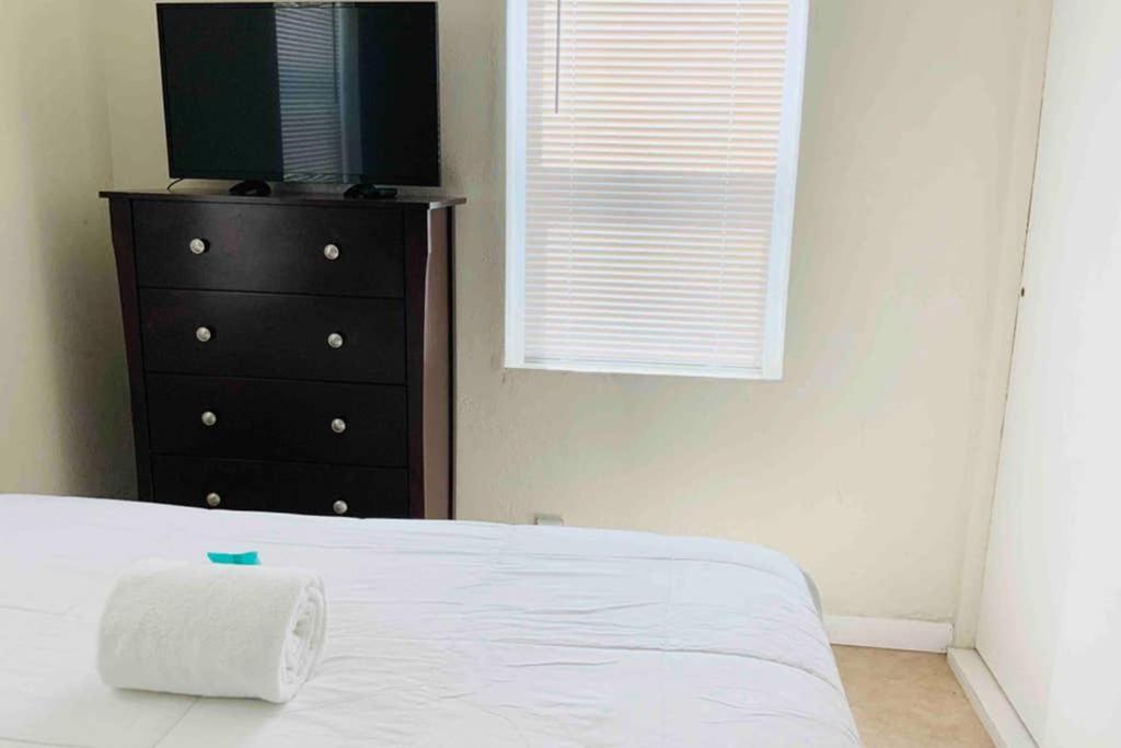 Hollywood Beach Apartments - Walk To The Beach Extérieur photo