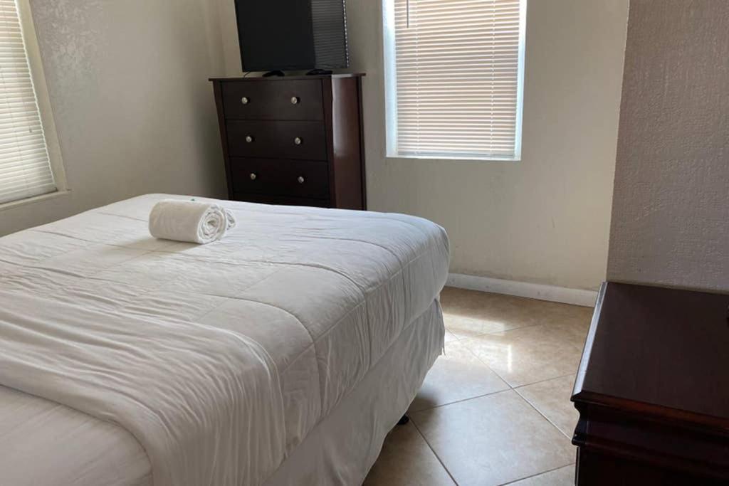 Hollywood Beach Apartments - Walk To The Beach Extérieur photo