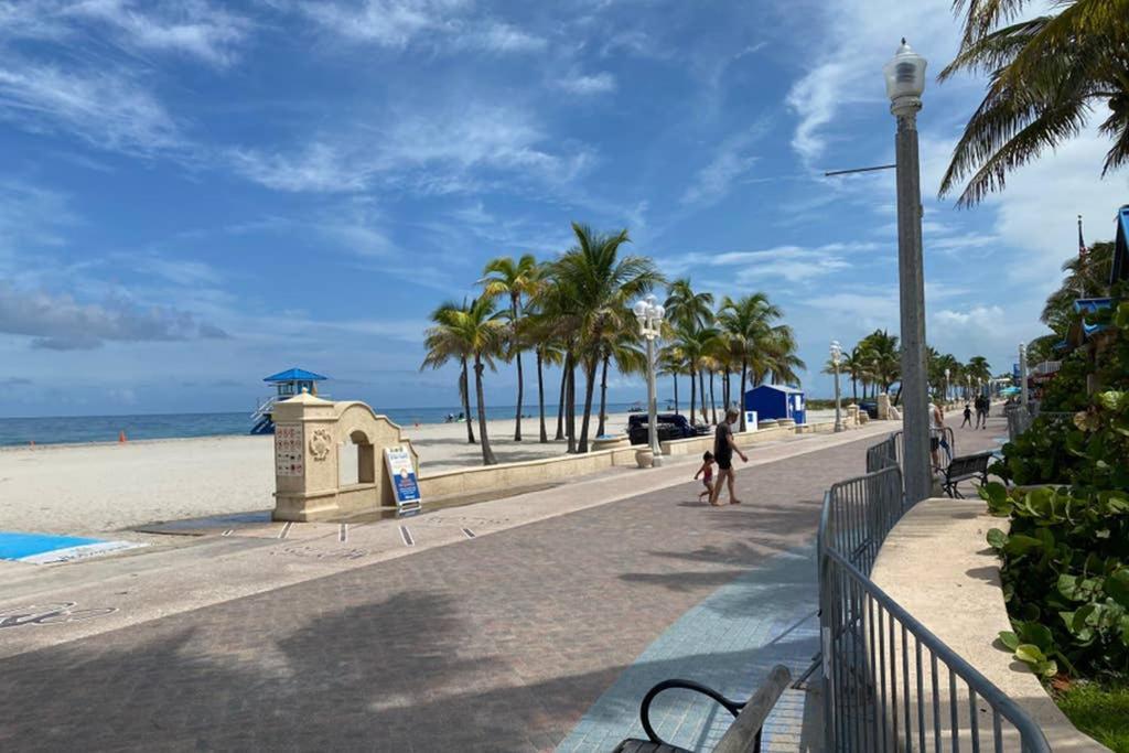 Hollywood Beach Apartments - Walk To The Beach Extérieur photo